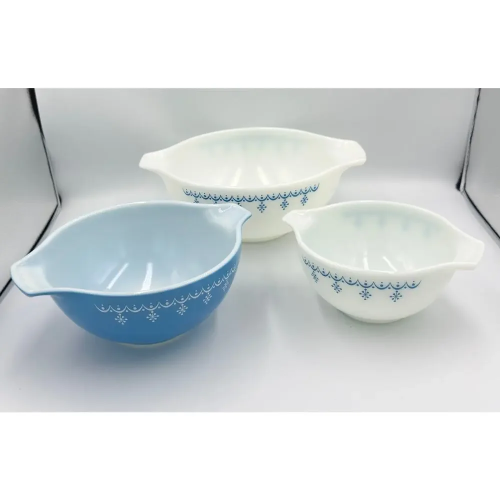 Pyrex snowflake white